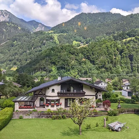 Montahaus Retro Guest house